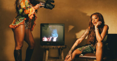 Ludmilla & Victoria Monét - CAM GIRL