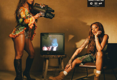Ludmilla & Victoria Monét - CAM GIRL